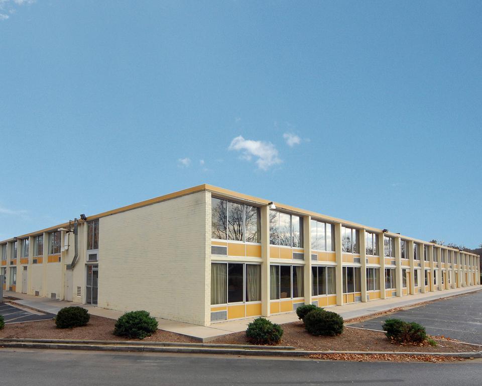 Carefree Inn Martinsburg Charles Town Exterior photo