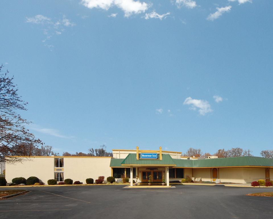 Carefree Inn Martinsburg Charles Town Exterior photo